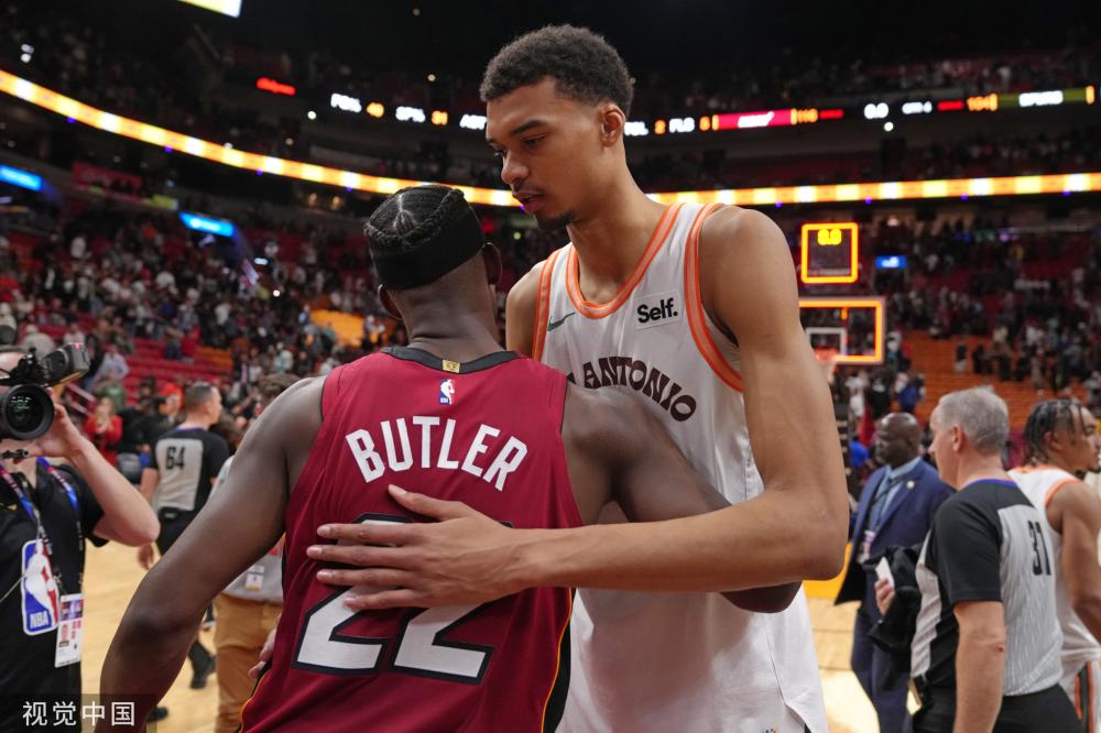 这对士气低 这对士气低